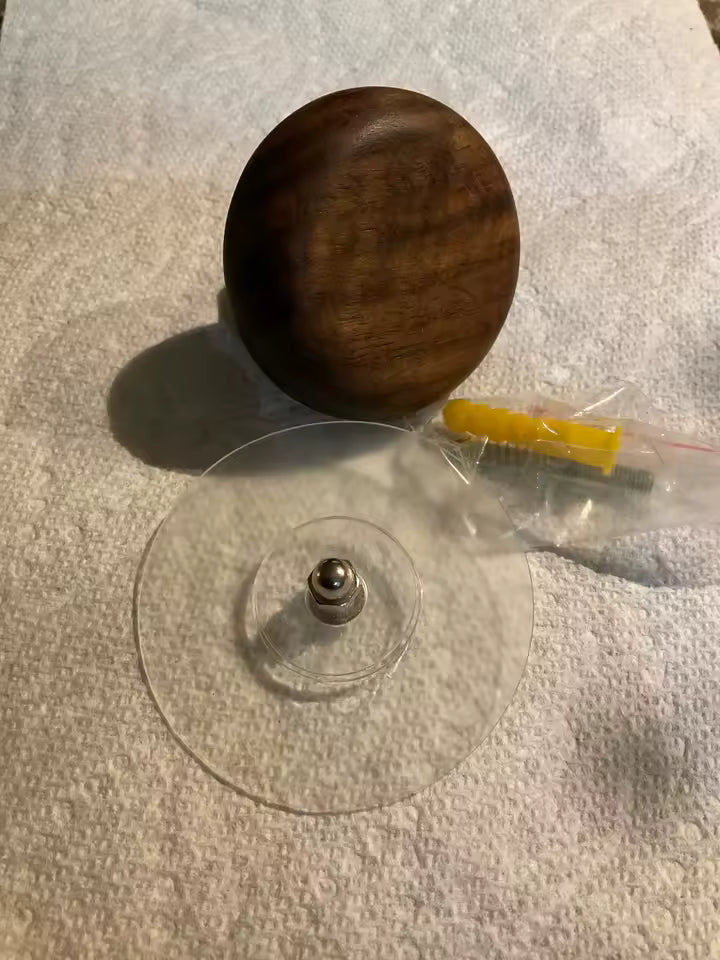 Väggkrokar i massivt trä – pebble design 4-pack